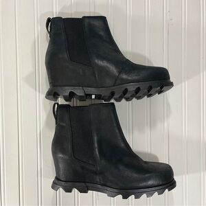 Sorel Joan of Artic Chelsea lug sole boots Size 11